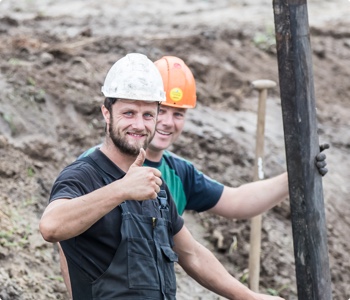 Betonbeschoeiing in natuurlijke omgeving